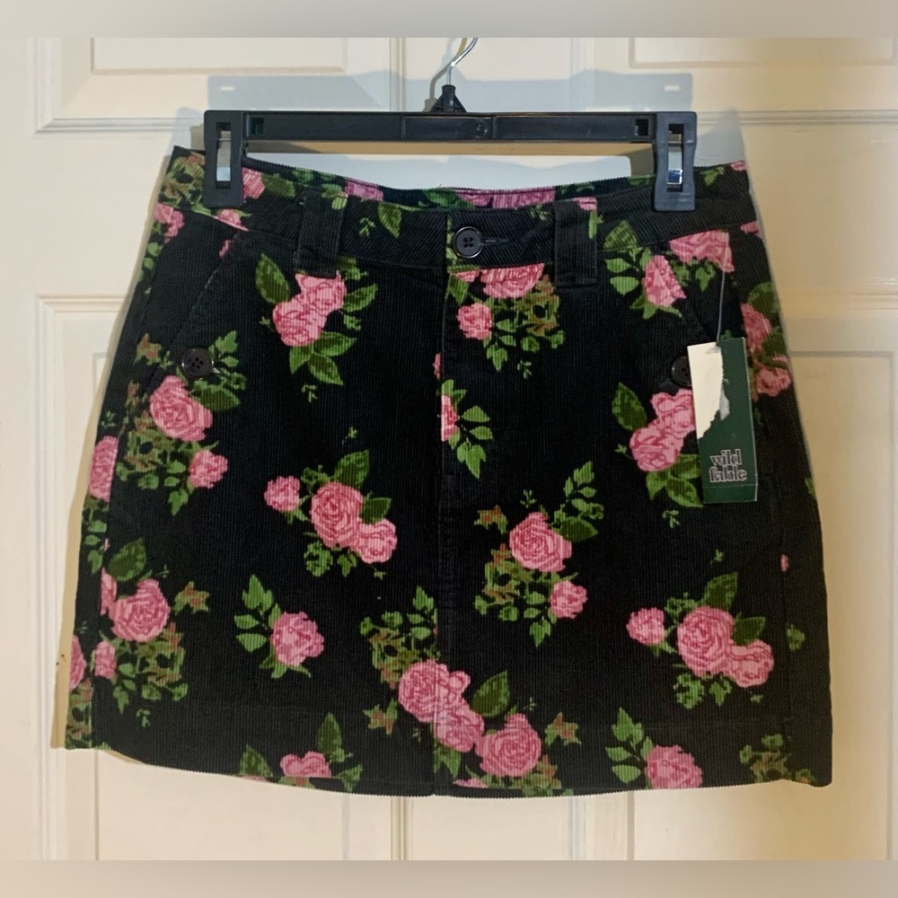 Black Corduroy Mini Skirt NWT (size 2) ♥️